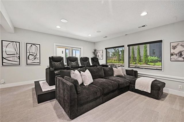 2131 NW Palisades Drive, Riverside, MO 64150