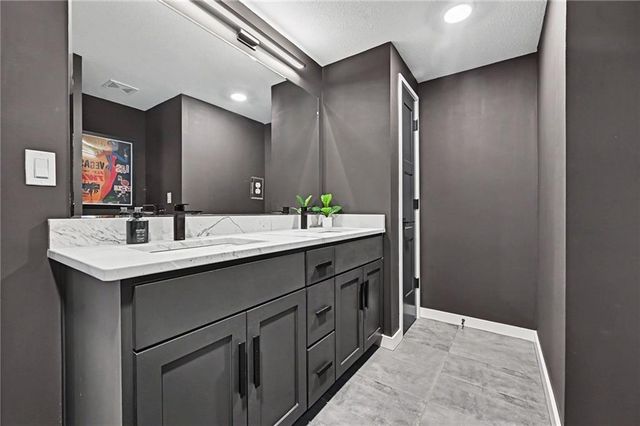 2131 NW Palisades Drive, Riverside, MO 64150