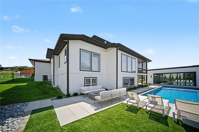 2131 NW Palisades Drive, Riverside, MO 64150