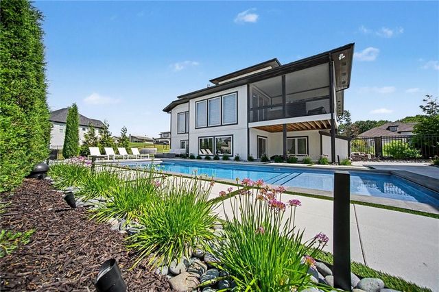2131 NW Palisades Drive, Riverside, MO 64150