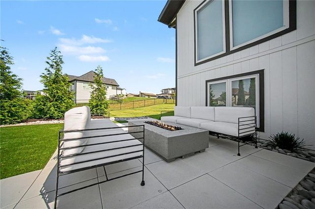 2131 NW Palisades Drive, Riverside, MO 64150