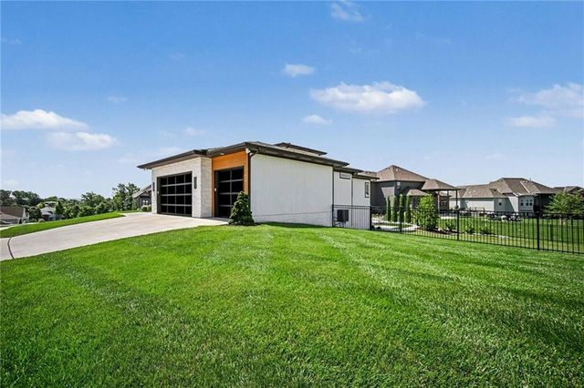 2131 NW Palisades Drive, Riverside, MO 64150
