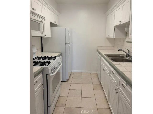 15344 Weddington Street 306, Sherman Oaks, CA 91411