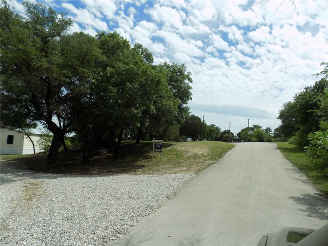 203 S Ridgeview Court, Azle, TX 76020