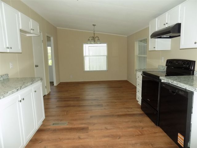 203 S Ridgeview Court, Azle, TX 76020