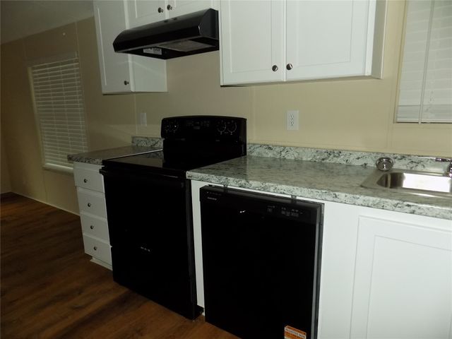 203 S Ridgeview Court, Azle, TX 76020