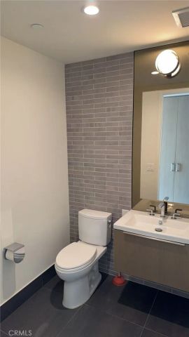 889 Francisco Street 1703, Los Angeles, CA 90017