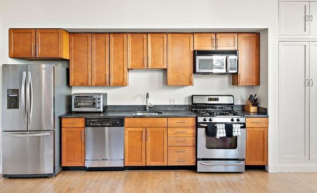 1 Garden St 4, Boston, MA 02114