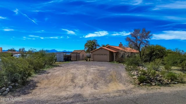 7963 S Farmhills, Tucson, AZ 85756