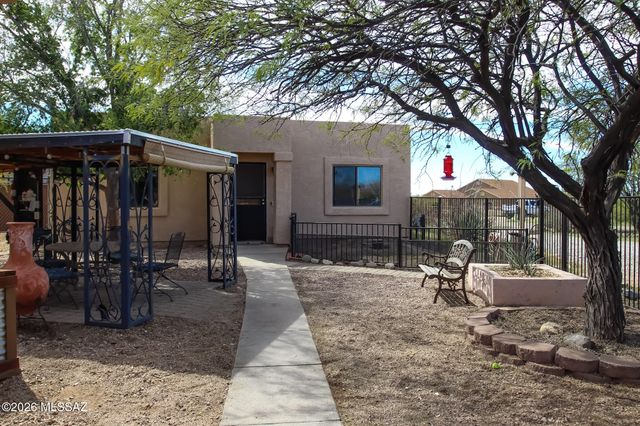 7963 S Farmhills, Tucson, AZ 85756