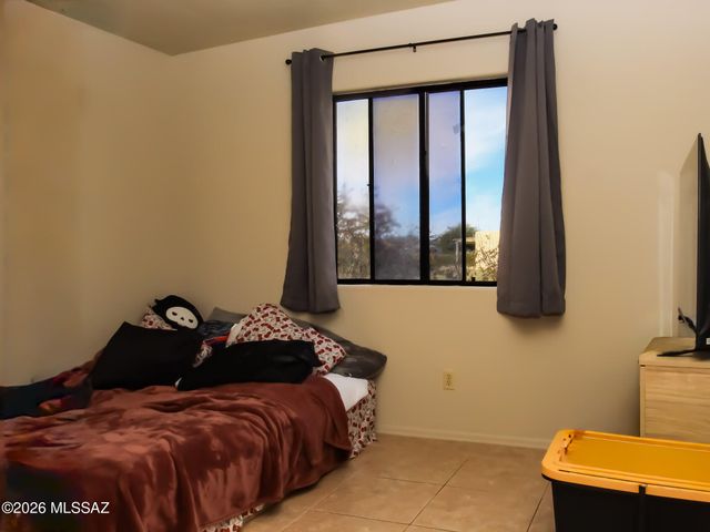 7963 S Farmhills, Tucson, AZ 85756