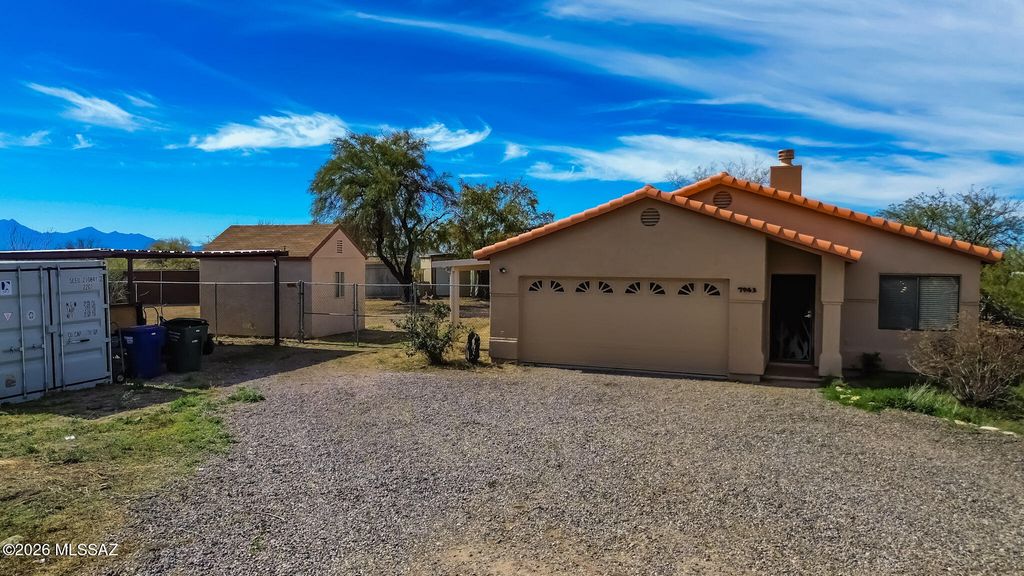 7963 S Farmhills, Tucson, AZ 85756