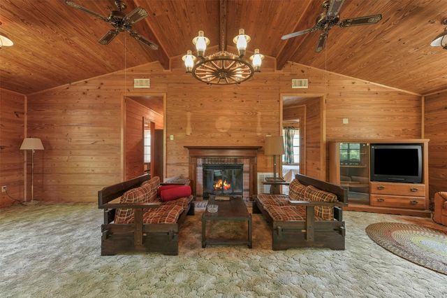 14 Walker Trail, Huntsville, TX 77320