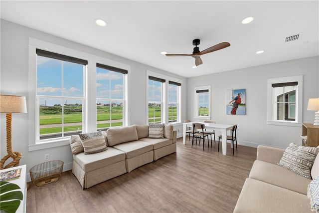 180 Sunset Ave, Port Aransas, TX 78373