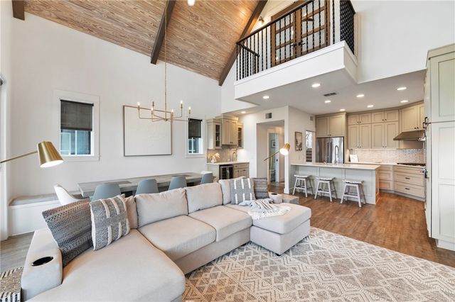 180 Sunset Ave, Port Aransas, TX 78373