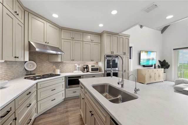 180 Sunset Ave, Port Aransas, TX 78373