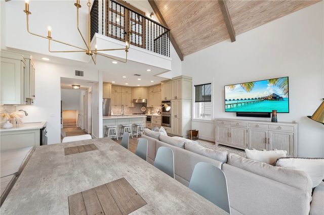 180 Sunset Ave, Port Aransas, TX 78373