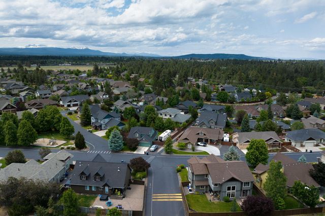 61148 Hilmer Creek Drive, Bend, OR 97702