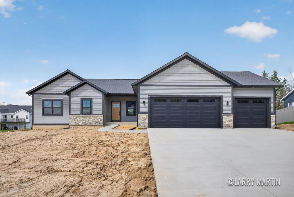 1845 Stratford Lane Nw, City Of Walker, MI 49534