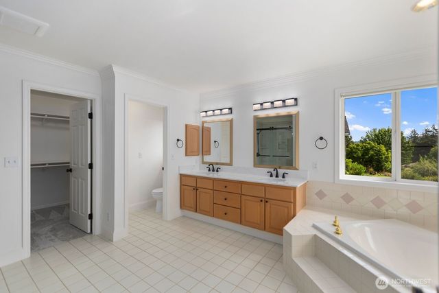 1642 204th Avenue NE, Sammamish, WA 98074