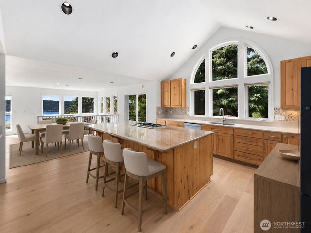 1642 204th Avenue NE, Sammamish, WA 98074