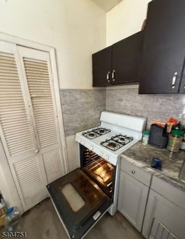 286 N 6Th St, Prospect Park Boro, NJ 07508