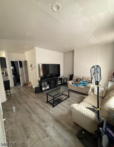 286 N 6Th St, Prospect Park Boro, NJ 07508