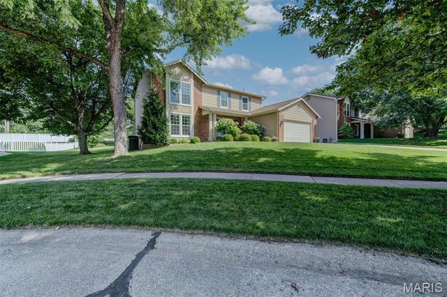 6 Misty Hollow Court, St Charles, MO 63303