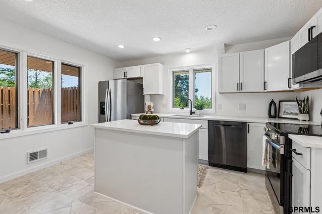 4952 Dumfries Circle, Bellevue, NE 68157