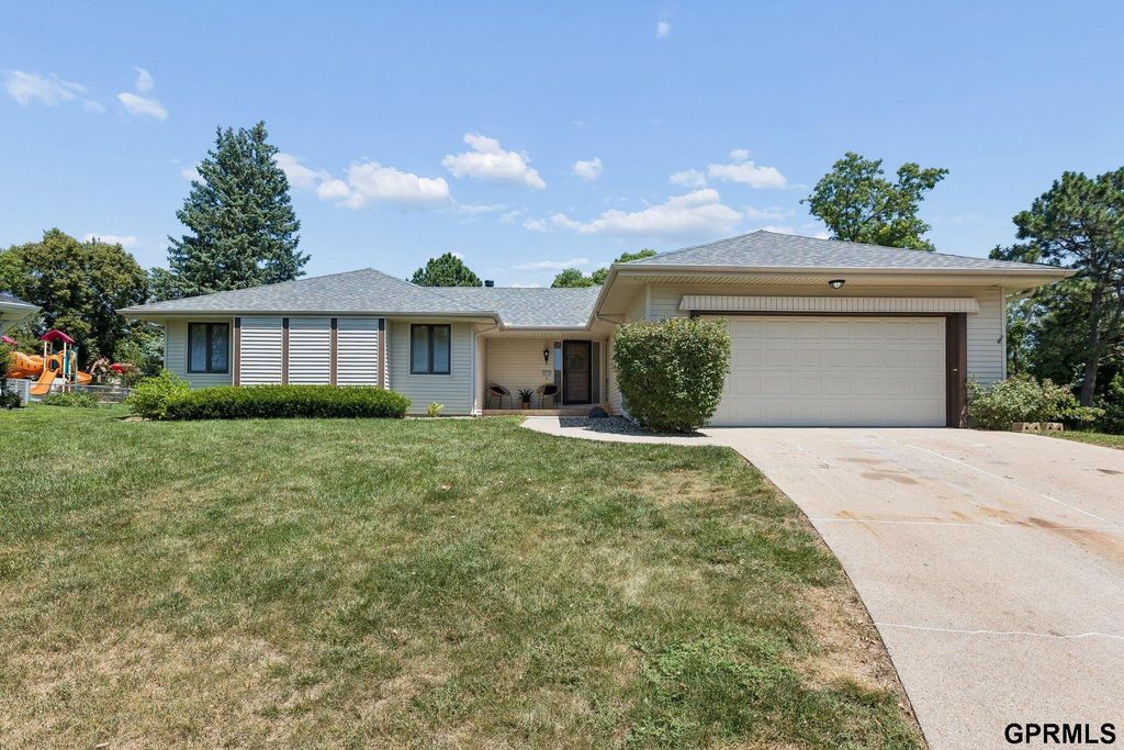4952 Dumfries Circle, Bellevue, NE 68157