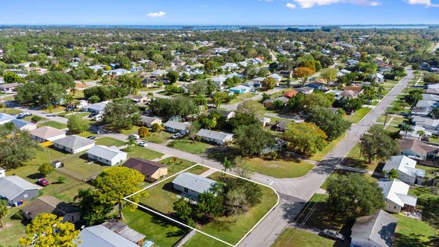 2075 7th Court SW, Vero Beach, FL 32962