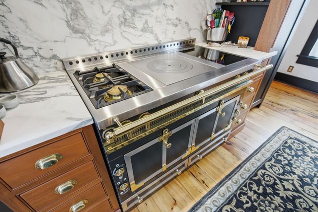 53 Irvine Park, Saint Paul, MN 55102