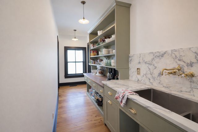 53 Irvine Park, Saint Paul, MN 55102