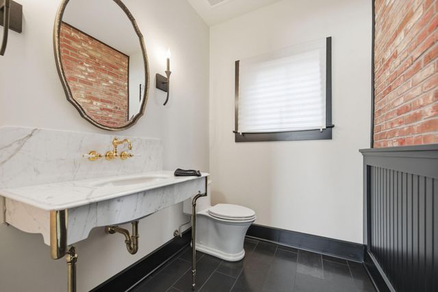 53 Irvine Park, Saint Paul, MN 55102