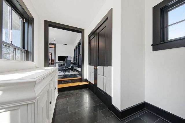 53 Irvine Park, Saint Paul, MN 55102