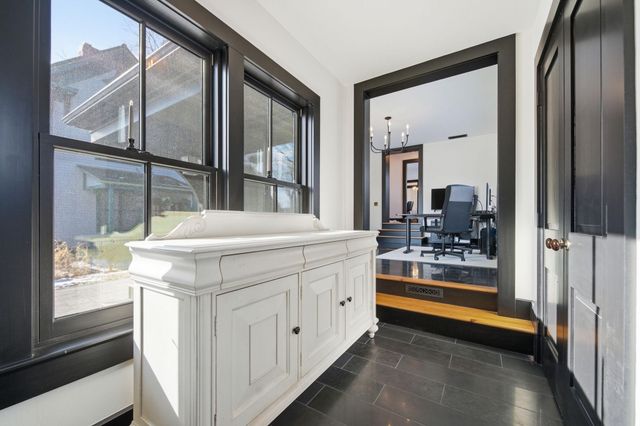 53 Irvine Park, Saint Paul, MN 55102