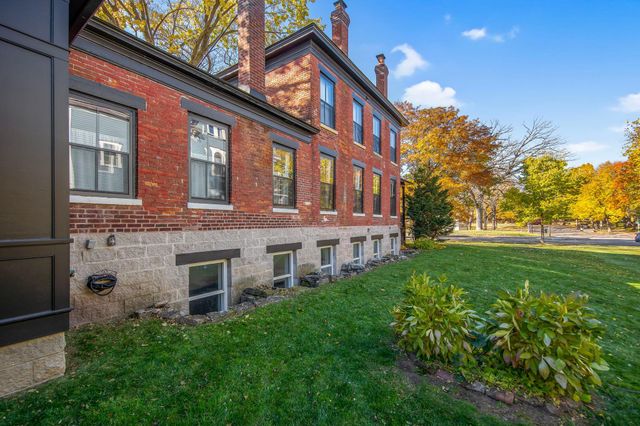 53 Irvine Park, Saint Paul, MN 55102