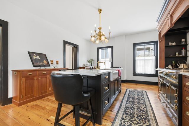 53 Irvine Park, Saint Paul, MN 55102