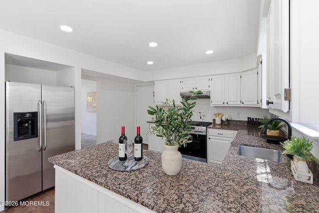 565 Buttonwood Drive, Jackson, NJ 08527