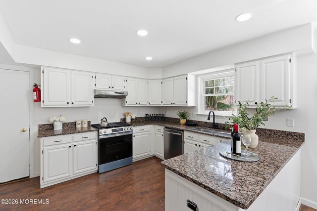 565 Buttonwood Drive, Jackson, NJ 08527