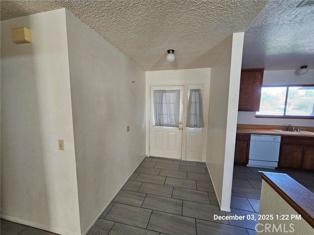 18891 Rocksprings Road, Hesperia, CA 92345