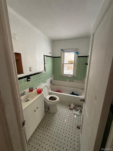 15225 E State Fair Street, Detroit, MI 48205