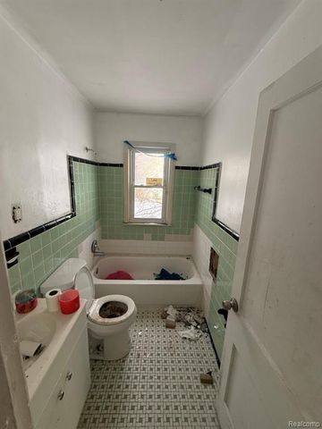 15225 E State Fair Street, Detroit, MI 48205