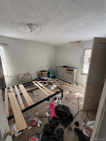 15225 E State Fair Street, Detroit, MI 48205