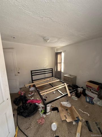 15225 E State Fair Street, Detroit, MI 48205