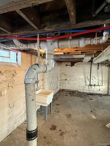 15225 E State Fair Street, Detroit, MI 48205