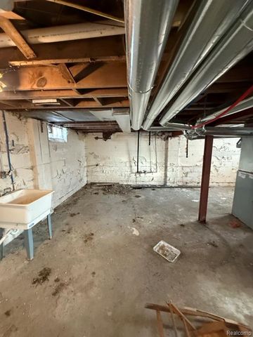 15225 E State Fair Street, Detroit, MI 48205