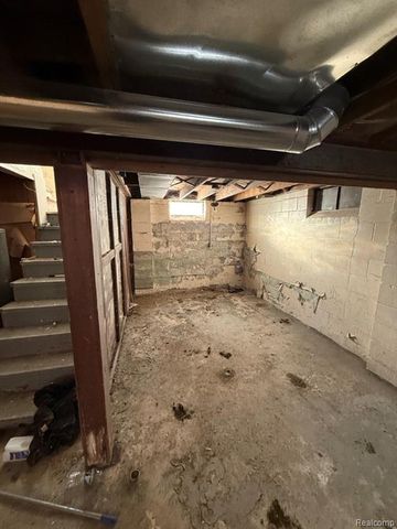 15225 E State Fair Street, Detroit, MI 48205