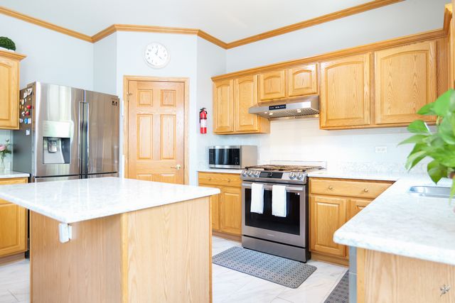2212 Caton Ridge Drive, Plainfield, IL 60586