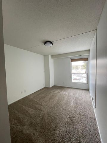 6650 Vernon Avenue S 112, Edina, MN 55436